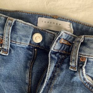 TOPSHOP JAMIE DISTRESSED JEANS